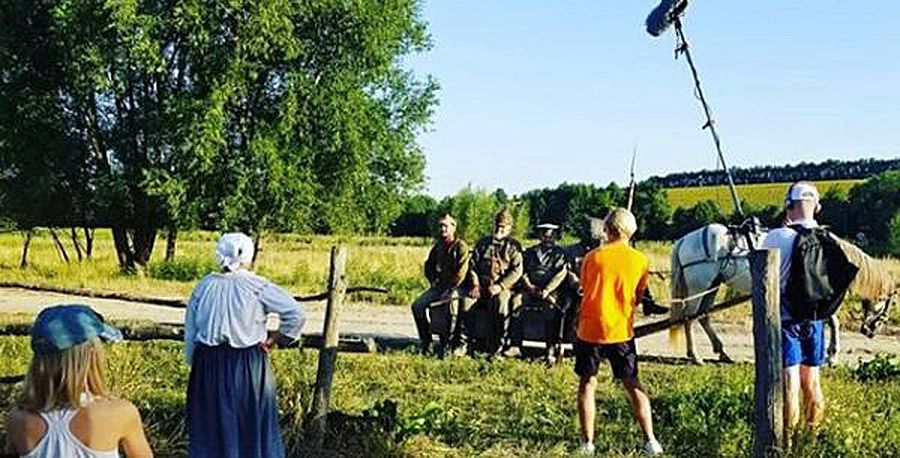 Краплини крові на золотих зернах
